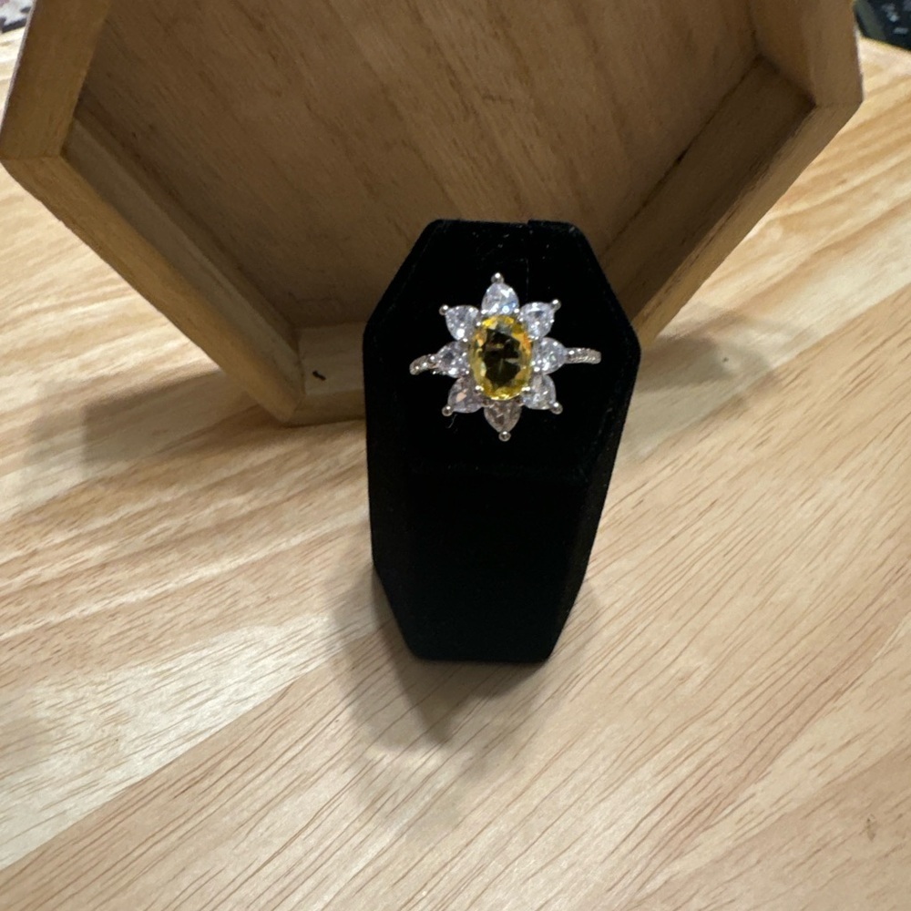 SIZE 10 WEDDING RING - Picture 10 of 13